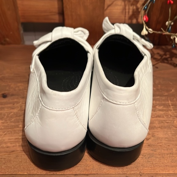 GH Bass Venetian bow WEEJUNS NWOT white loafers😻 - Picture 4 of 5